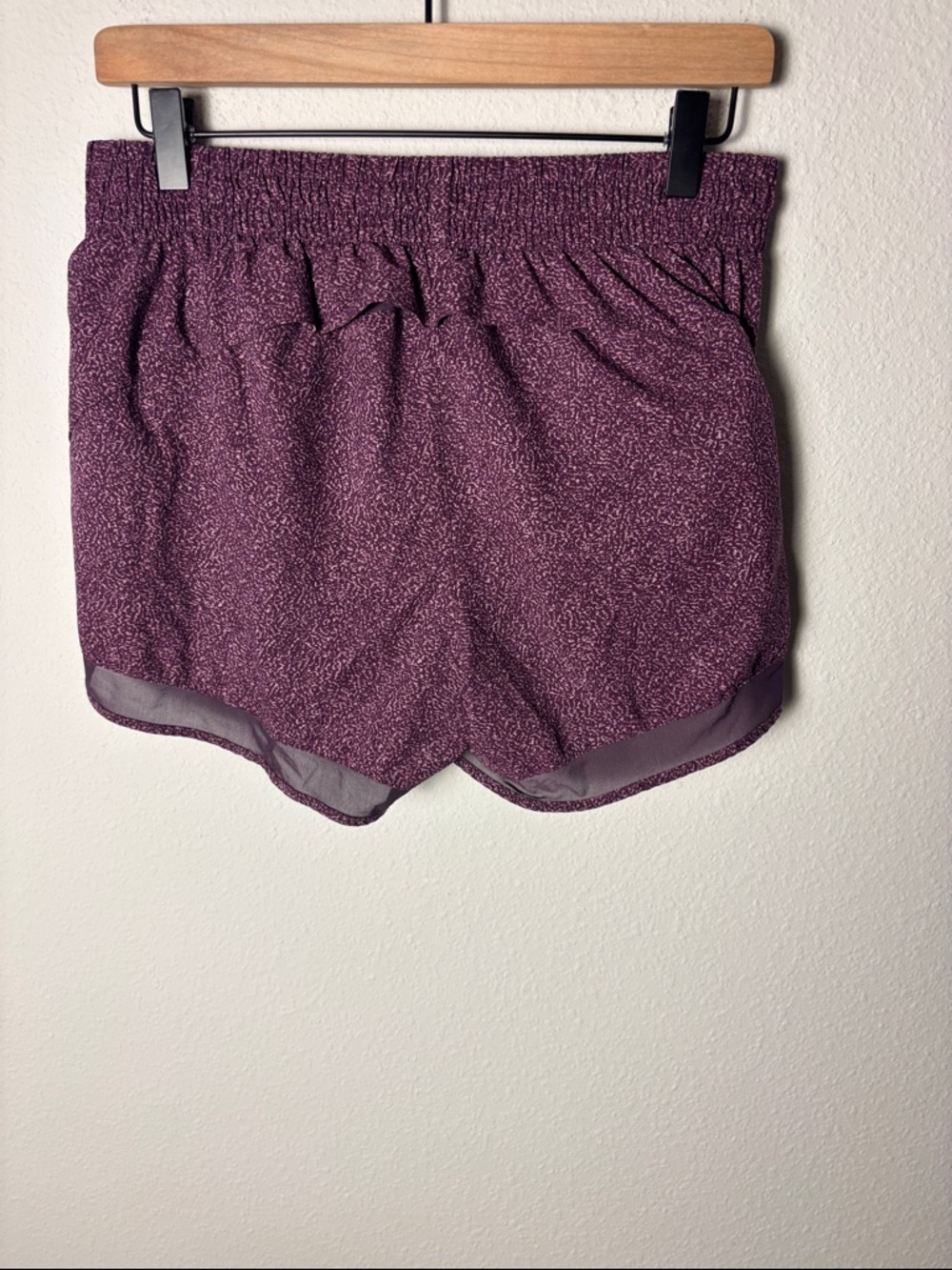 Athleta Printed Mesh Racer Run 4” Short Violet Static S/446581 - Picture 2 of 3